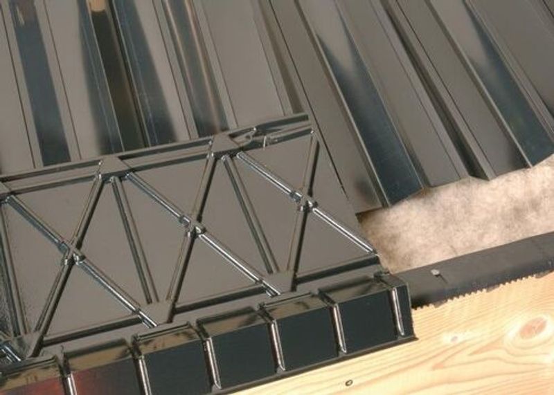 Klober 3 in 1 Eaves Vent Pack - 25mm Vent and 300mm Wide Rafter Tray